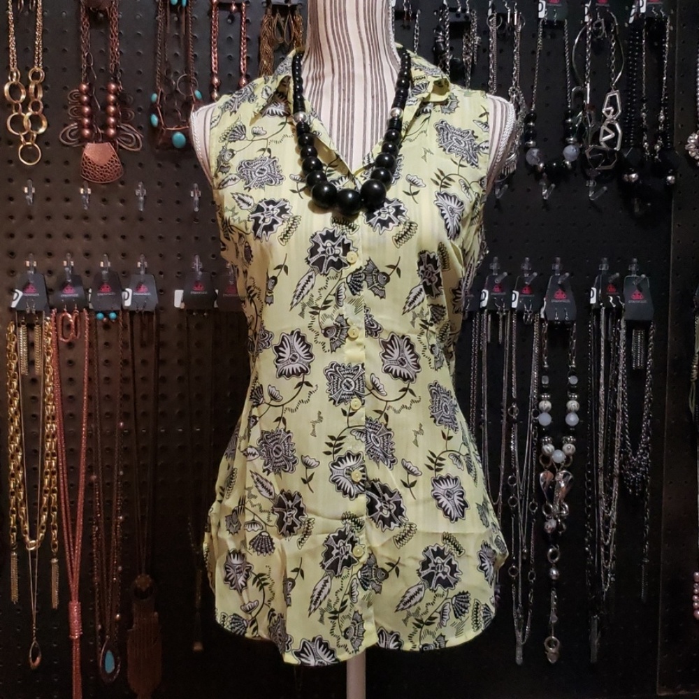 Floral Pattern Sleeveless Blouse